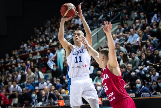  Yam Madar leads Israel to a 69-61 victory to open up World Cup qualifying on the right foot (credit: FIBA)