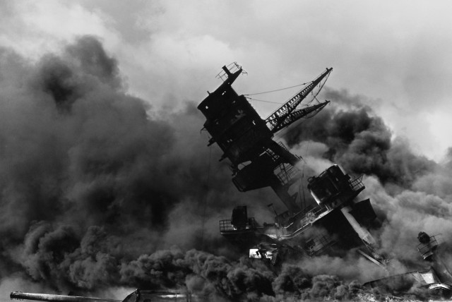  A ship is seen sinking in the Japanese attack on Pearl Harbor on December 7, 1941. (credit: PIXABAY)
