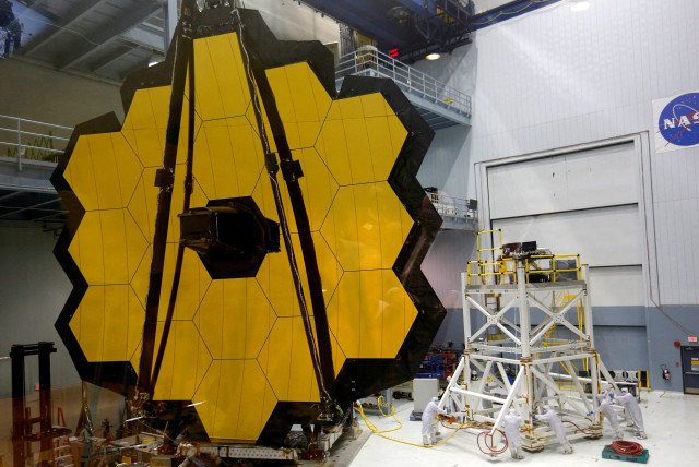  The James Webb Space Telescope Mirror is seen during a media unveiling at NASA’s Goddard Space Flight Center at Greenbelt, Maryland November 2, 2016. (credit: KEVIN LAMARQUE/REUTERS)