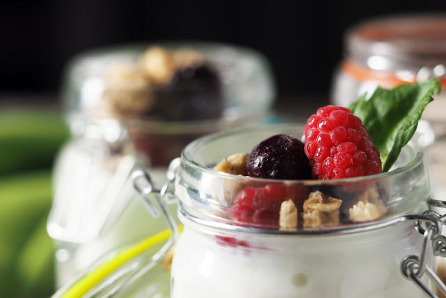  Healthy eating: Yoghurt with berries and granola (credit: PIXABAY)