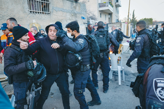  A CONFRONTATION takes place between Palestinian protesters and police in Sheikh Jarrah on Monday. (credit: YOSSI ZAMIR/FLASH90)