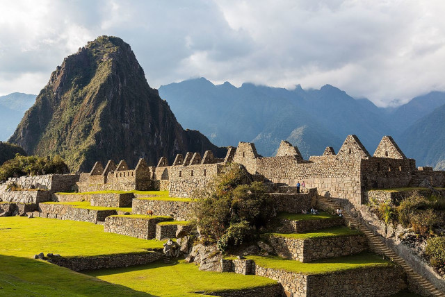  Machu Picchu (credit: Wikimedia Commons)