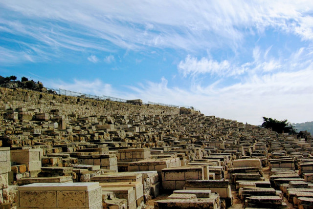  The Mount of Olives is home to the largest Jewish cemetery in Israel (credit: Kobi Cooper)