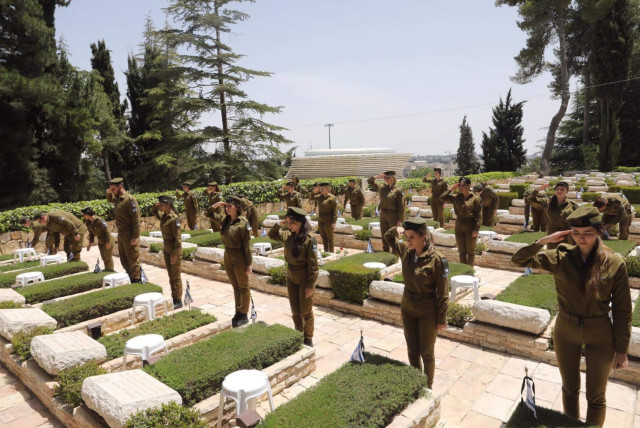 IDF soldiers place flags at graves on Mount Herzl ahead of Memorial Day, May, 2022 (credit: MARC ISRAEL SELLEM)