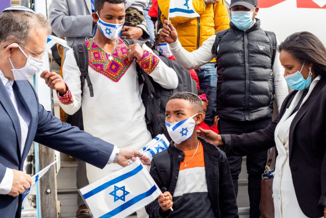 New immigrants from Ethiopia land in Israel (credit: ALIYAH AND INTEGRATION MINISTRY)