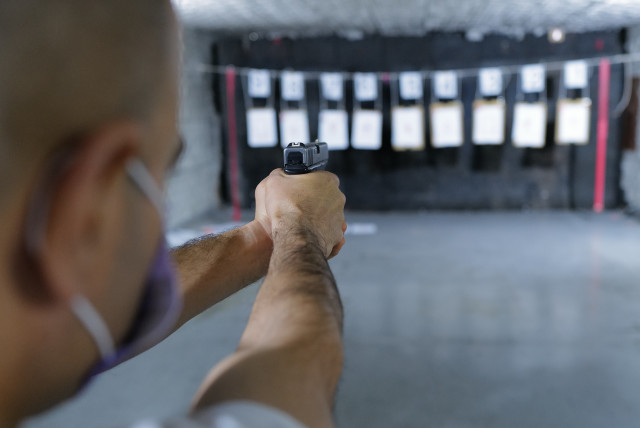  Israelis practice shooting handguns at a local shooting range in the northern town of Katsrin, Golan Heights, on April 3, 2022, following the recent wave of terror attacks in Israel.  (credit: MICHAEL GILADI/FLASH90)