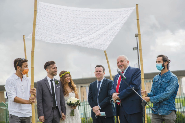  FINANCE MINISTER Avigdor Liberman, as an opposition MK in 2020, conducts a civil marriage ceremony outside the Knesset.  (credit: YONATAN SINDEL/FLASH90)