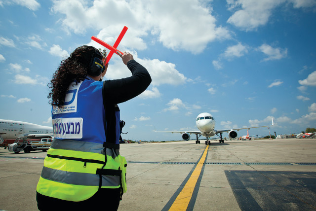  GETTING READY for departure from Ben-Gurion Airport. (credit: MOSHE SHAI/FLASH90)