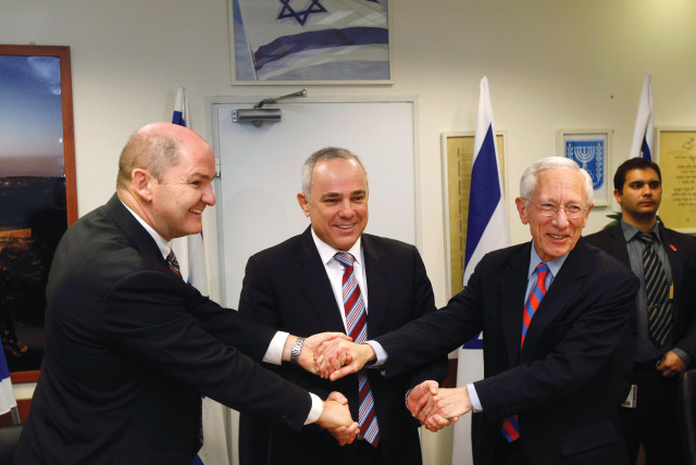  FINANCE MINISTER: With Bank of Israel gov. Stanley Fischer (R) and IMF mission to Israel head Peter Doyle, in Jerusalem, 2012.  (credit: RONEN ZVULUN/REUTERS)