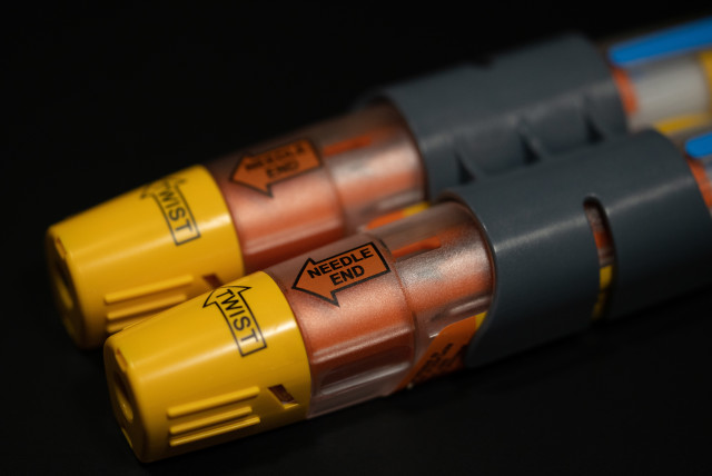 EpiPen Generic - an epinephrine injection auto-injector, used for allergic reactions. (credit: FLICKR)