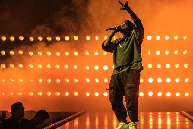 Kanye West returns to stage for 1st time since antisemitic