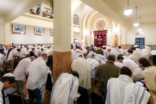  Hundreds of people pray at the Kadoorie Mekor Haim Synagogue in Porto on Yom Kippur (The photograph was taken from a surveillance camera). (photo credit: CIP/CJP)