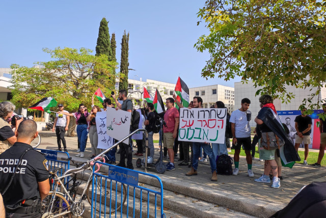  Students protest on behalf of Lions' Den members at the entrance to Tel Aviv University on October 27, 2022.  (credit: IM TIRTZU)