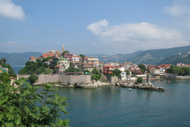 Castle in Amasra, Turkey (credit: BABBSACK/CC BY-SA 3.0 (https://creativecommons.org/licenses/by-sa/3.0)/VIA WIKIMEDIA COMMONS)