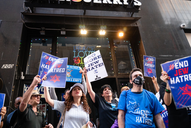  Pro-Israel demonstrators protest against Ben and Jerry's over its boycott of the West Bank, and against antisemitism, in Manhattan, New York City, on August 12, 2021 (credit: Luke Tress/Flash90)