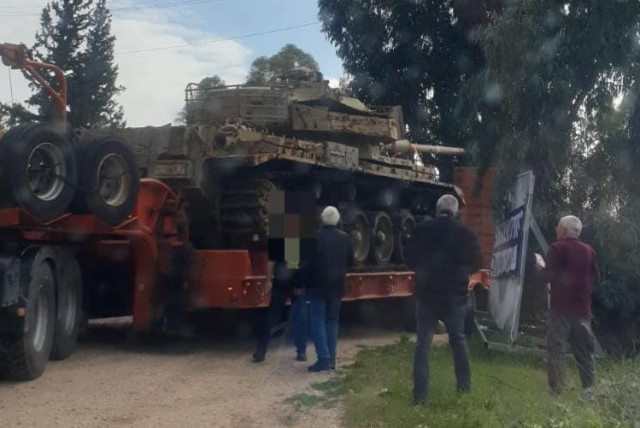  The tank that was stolen for a protest against the government. (credit: ISRAEL POLICE SPOKESPERSON'S UNIT)
