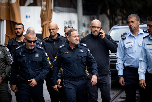  Chief of Police Kobi Shabtai patrol on Jaffa Street in Jerusalem, November 25, 2022.  (credit: YONATAN SINDEL/FLASH90)