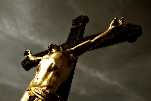  Jesus Christ, the Christian Messiah, is seen crucified on a cross in this artistic rendering. (credit: PIXABAY)