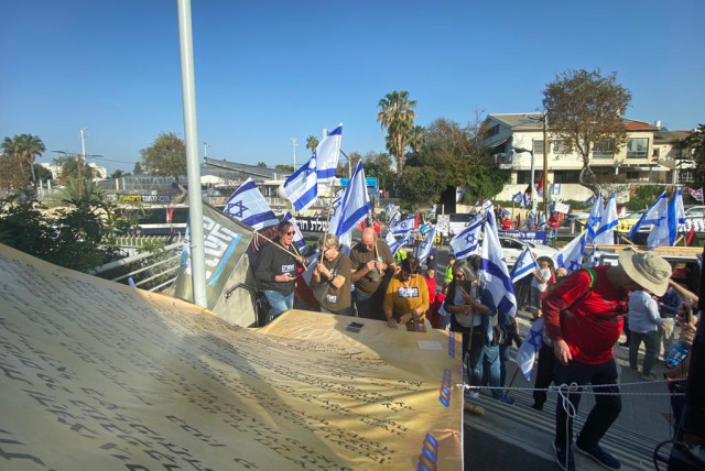 Protesters against judicial reform sign a large mockup of Israel's Declaration of Independence, March 1, 2023. (credit: AVSHALOM SASSONI/MAARIV)