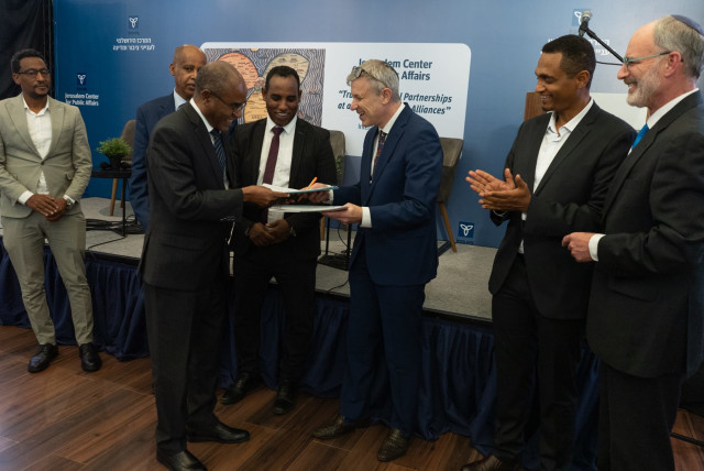  JCPA President Dan Diker and Director-General Yehiel Leiter exchange signatures on the memorandum of understanding with Dr. Desalegn Ambaw Belete, executive director of the Institute of Foreign Affairs (credit: JCPA)