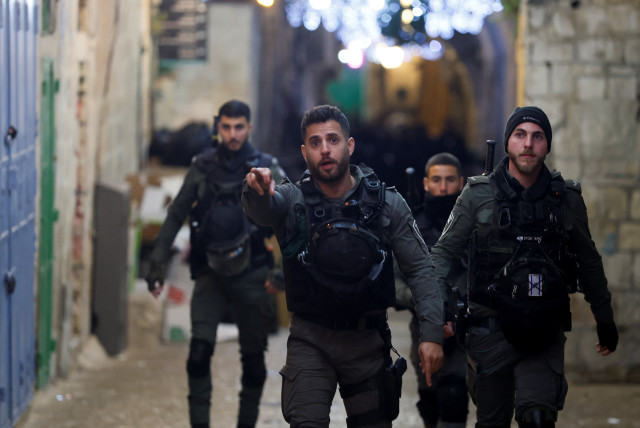  Israeli police walk near a security incident scene near the compound known to Muslims as Al-Aqsa or the Noble Sanctuary and to Jews as the Temple Mount, in Jerusalem's Old City, April 1, 2023.  (credit: REUTERS/AMMAR AWAD)