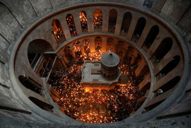  Worshippers hold candles as they take part in the Christian Orthodox Holy Fire ceremony at the Church of the Holy Sepulchre in Jerusalem's Old City April 15, 2017 (credit: REUTERS/AMMAR AWAD)