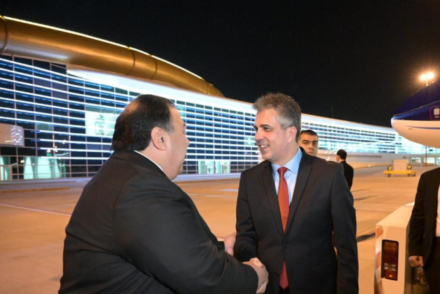  Foreign Minister Eli Cohen lands in Turkmensitan on Wednesday night, April 19, 2023 (credit: SHLOMI AMSALEM/GPO)