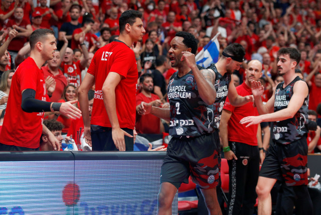  LEVI RANDOLPH (2) and Hapoel Jerusalem players celebrate at the end of their dominant 91-51 victory over AEK Athens to advance to the Champions League semifinals (credit: BERNEY ARDOV)