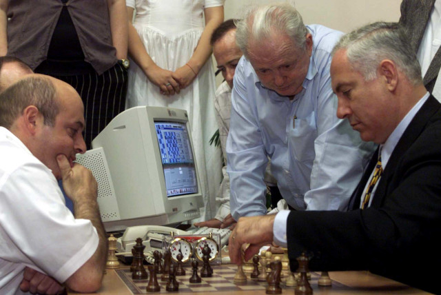  ME MINISTER Benjamin Netanyahu playing chess with Sharansky, on May 10, 1999, as Shinui leader Yosef (Tommy) Lapid, then president of the Israeli Chess Association, looks on. (credit: REUTERS)