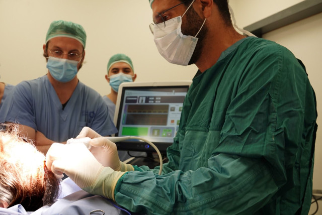  Shaare Zedek Medical Center doctors performing a skin cancer treatment procedure (credit: SHAARE ZEDEK MEDICAL CENTER)