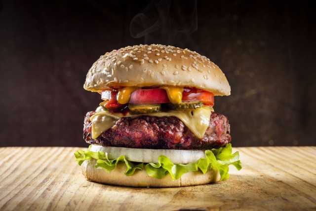  Hamburger: Is it healthy, or is it junk food? (Illustrative) (credit: PIXABAY)