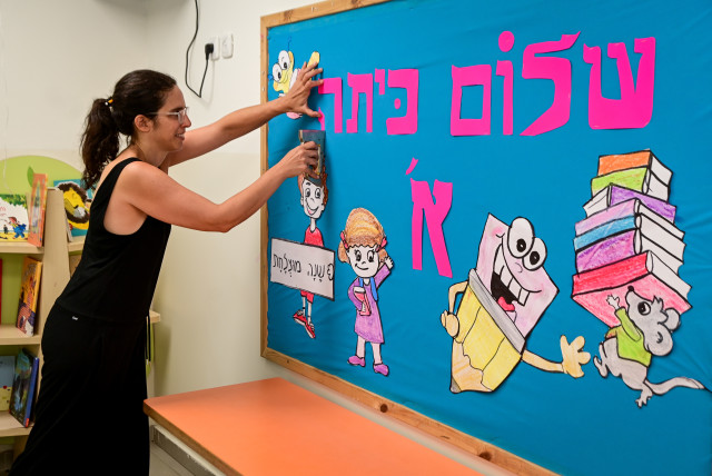 Preparations at Gabrieli School in Tel Aviv, ahead of the opening of the school year tomorrow, on August 31, 2022. (credit: AVSHALOM SASSONI/FLASH90)