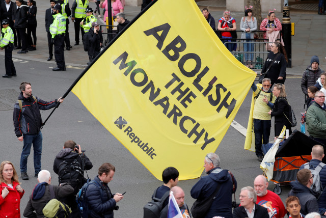 Anti-monarchy protesters demonstrate on the day of Britain's King Charles' coronation ceremony in London, Britain May 6, 2023. (credit: REUTERS/Piroschka van de Wouw/Pool)