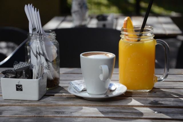  Is it healthy to be putting orange juice in your coffee? (credit: PIXABAY)