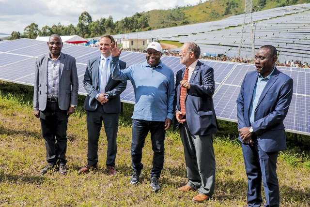  Burundi President Évariste Ndayishimiye (C) at Gigawatt Global solar field dedication May 9 2023 with Regideso Director-General Dr. Ir Major Jean Albert Manigomba (L), Gigawatt Global Burundi's Managing Director Michael Fichtenberg (2nd L), and Gigawatt Global CEO Yosef Abramowitz (2nd R). (credit: GIGAWATT GLOBAL)
