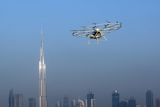  The flying taxi is seen in Dubai, United Arab Emirates September 25, 2017.  (credit: REUTERS/SATISH KUMAR)