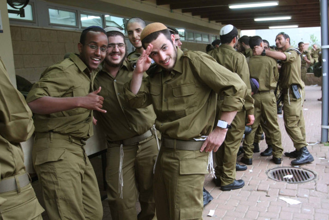  Haredi youth enlist in the IDF’s Nachal Haredi unit at ‘Bakum,’ the IDF induction center. (credit: JONATHAN SHAUL)