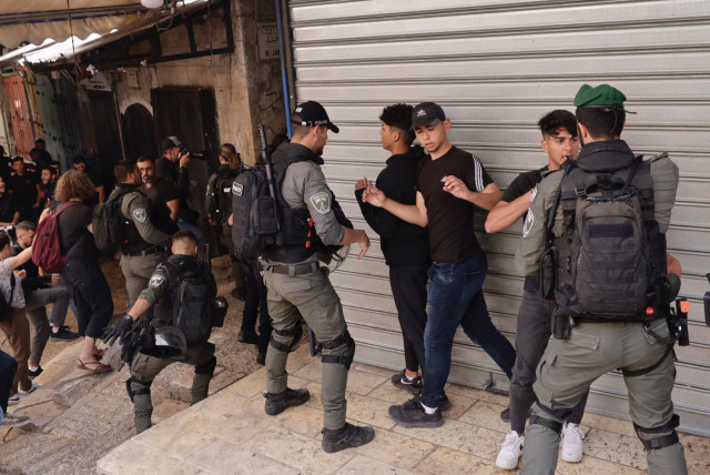  Palestinians and Israeli Border Police clash in Jerusalem's Old City on Jerusalem Day, May 18, 2023 (credit: MARC ISRAEL SELLEM)