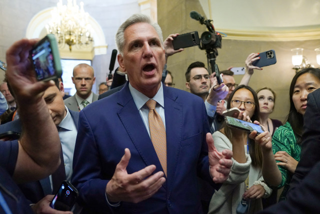  Speaker of the House Kevin McCarthy talks to reporters about the debt ceiling after the departure of White House negotiators, at the U.S. Capitol in Washington, U.S., May 23, 2023 (credit: REUTERS/KEVIN LAMARQUE)