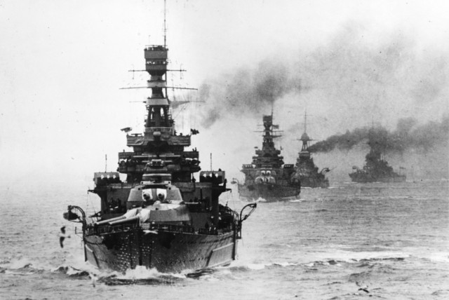 The battlecruiser HMS Repulse leading other Royal Navy capital ships during maneuvers, circa the late 1920s. The next ship astern is HMS Renown. The extensive external side armor of Repulse and the larger ''bulge'' of Renown allow these ships to be readily differentiated. (credit: Wikimedia Commons)
