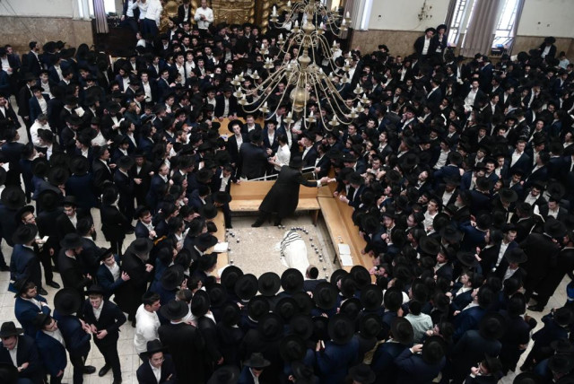  A crowd of ultra-Orthodox Jews are seen at the funeral of Rabbi Gershon Edelstein in Bnei Brak, Israel, on May 30, 2023. (credit: AVSHALOM SASSONI/MAARIV)