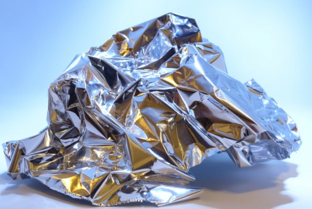  Crumpled aluminum foil (credit: PUBLICDOMAINPICTURES.NET)