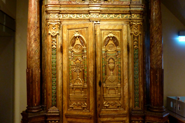  17th-century Venetian synagogue ark (credit: Wikimedia Commons)