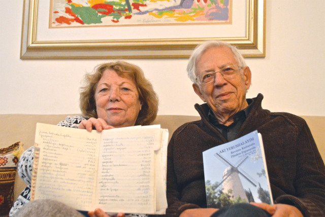  Moshe Shaul with Zelda Ovadia, associate editor of ‘Aki Yerushalayim,’ in Jerusalem in 2016. Shaul holds up the last issue of the magazine, while Ovadia holds up notes she took in Ladino while she worked as an editor for ‘La Bos de Israel.’ (credit: DANIEL SANTACRUZ)