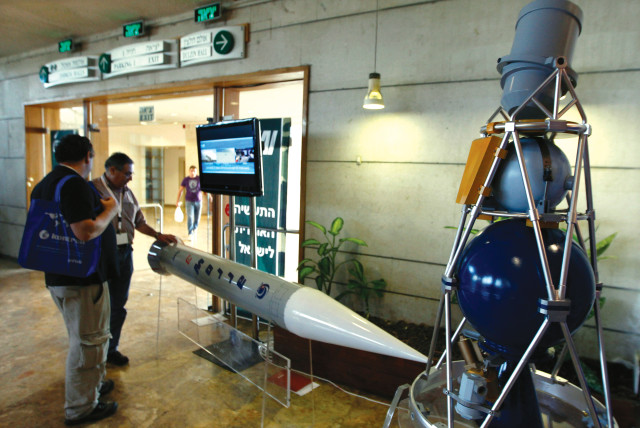  VISITORS VIEW a model of the Arrow 3 interceptor missile on display at an aerospace conference in Jerusalem.  (credit: BAZ RATNER/REUTERS)