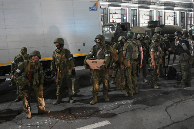  Fighters of Wagner private mercenary group pull out of the headquarters of the Southern Military District to return to base, in the city of Rostov-on-Don, Russia, June 24, 2023 (credit: REUTERS)