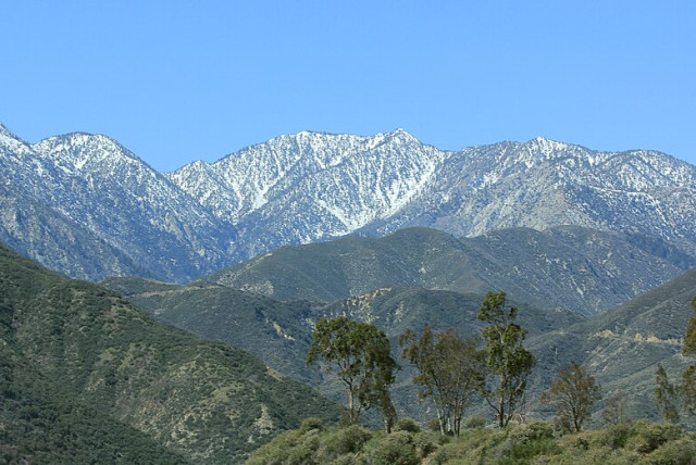  San Gabriel Mountains 2011 (credit: Wikimedia Commons)
