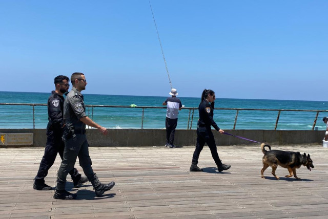  Israel police patrol at the Tel Aviv harbor, July 1, 2023. (credit: AVSHALOM SASSONI/MAARIV)