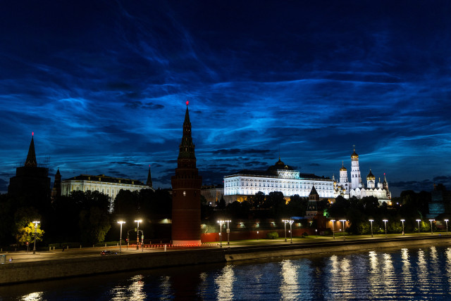  Noctilucent clouds are seen over the Kremlin in Moscow, Russia July 4, 2023. (credit: REUTERS/MAXIM SHEMETOV)