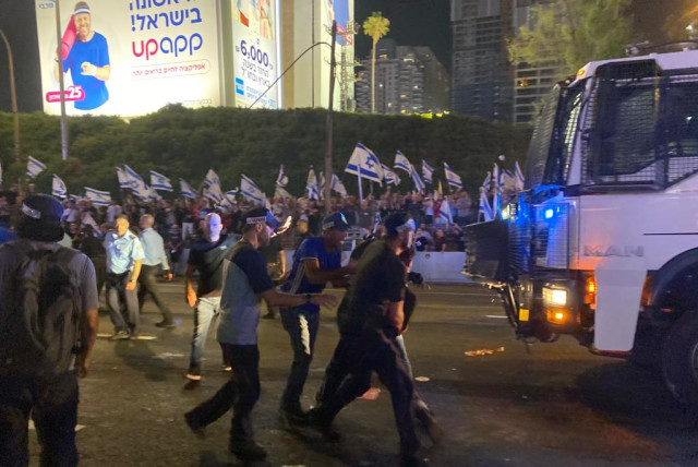  Police arrest a protester in Tel Aviv. July 5, 2023 (credit: AVSHALOM SASSONI/MAARIV)